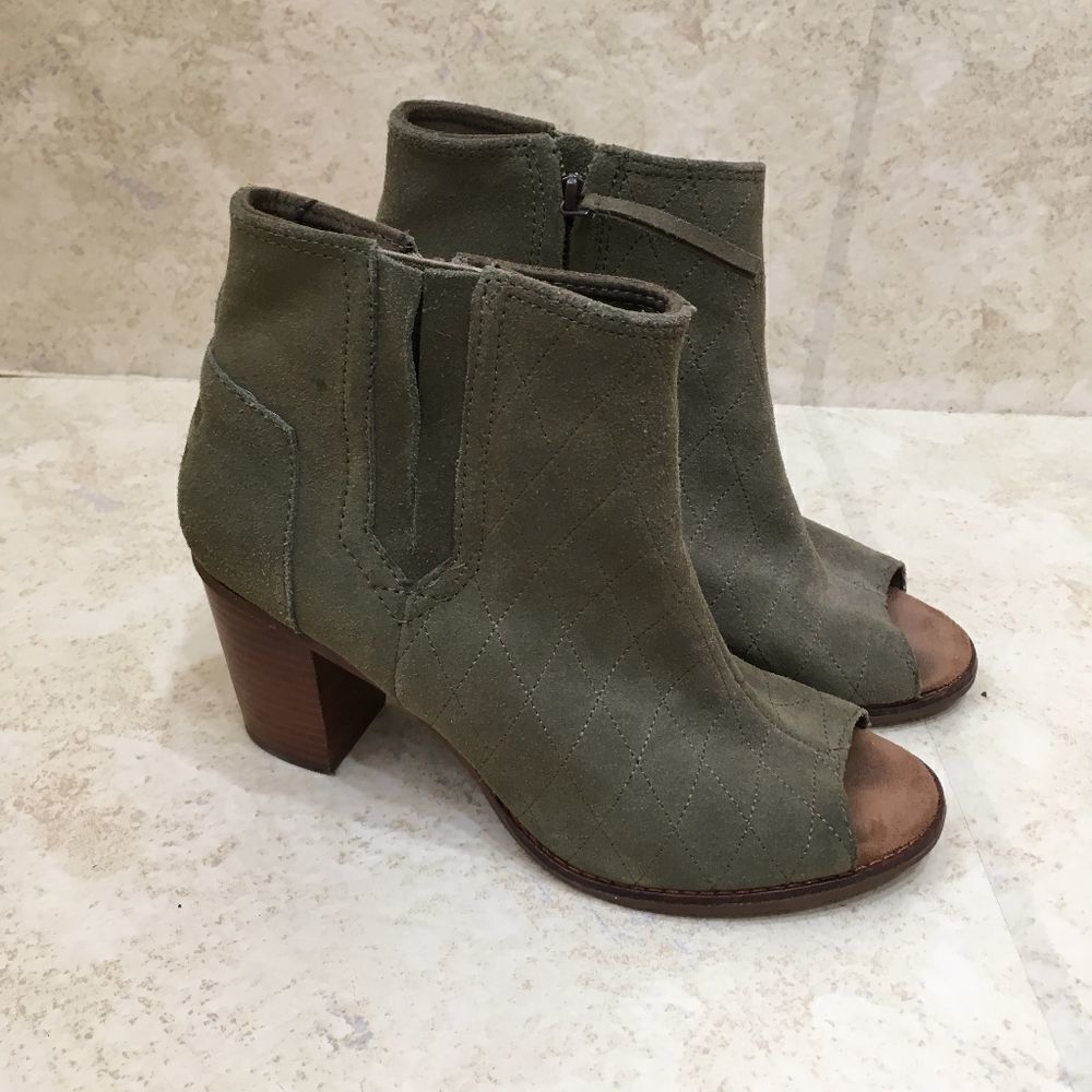 TOMS MAJORCA SUEDE PEEP TOE ANKLE BOOTS IN GREEN‎